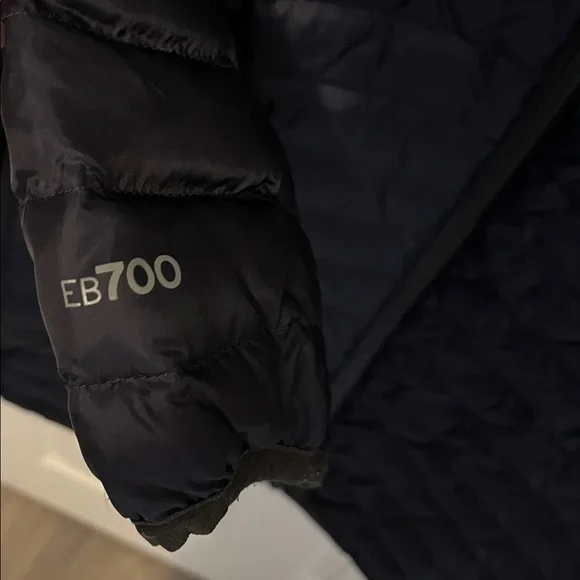 Eddie Bauer Men's Navy Puffer Jacket - Picture 5 of 13
